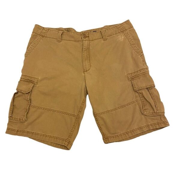 Old Navy Khaki Cargo Shorts Size 40‎ - Picture 1 of 16